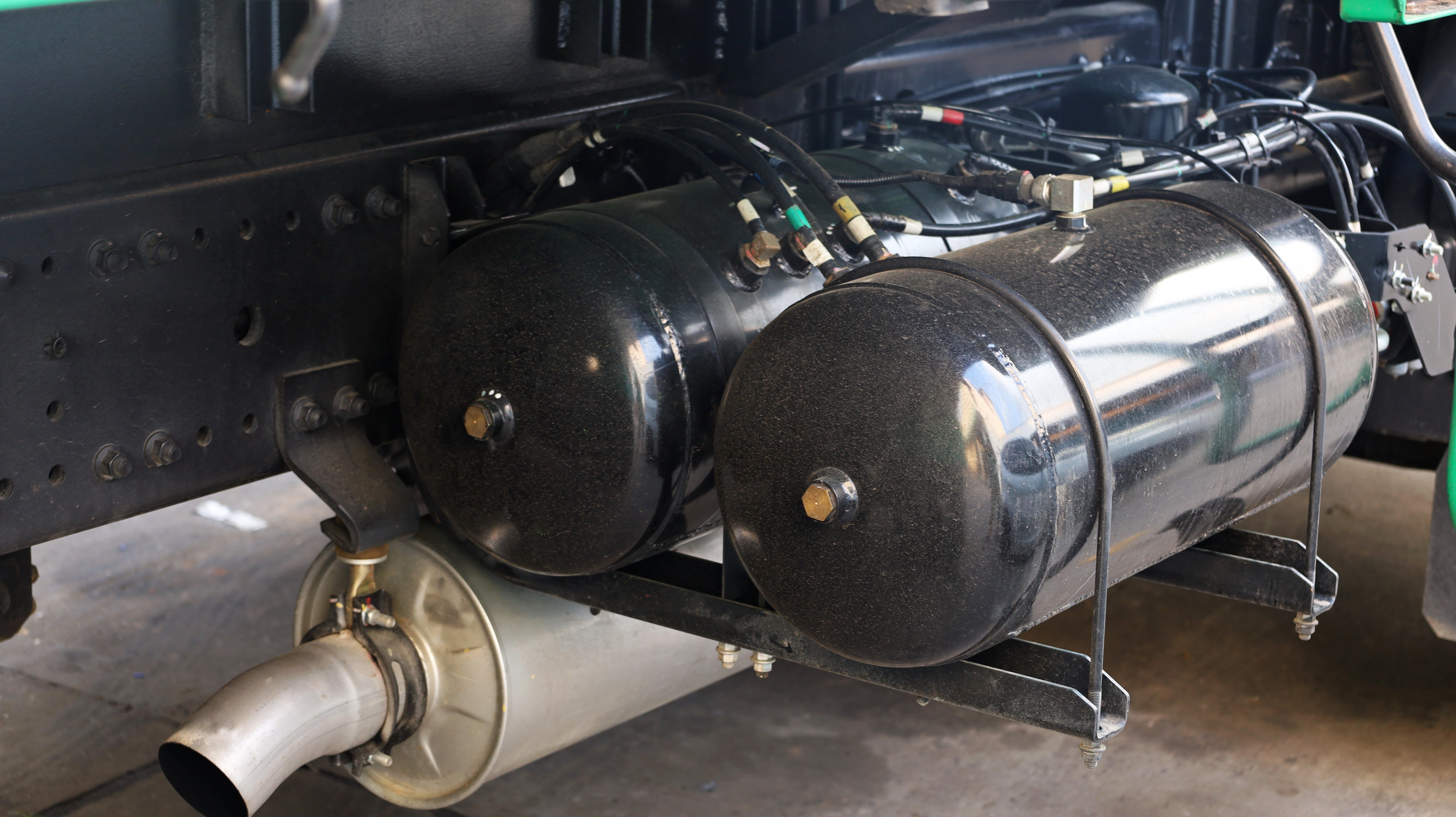 Trailer hydraulic brake hoses